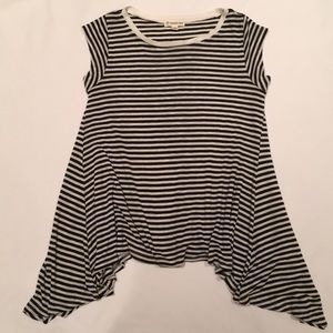 Girl’s 👧🏻 stripped top